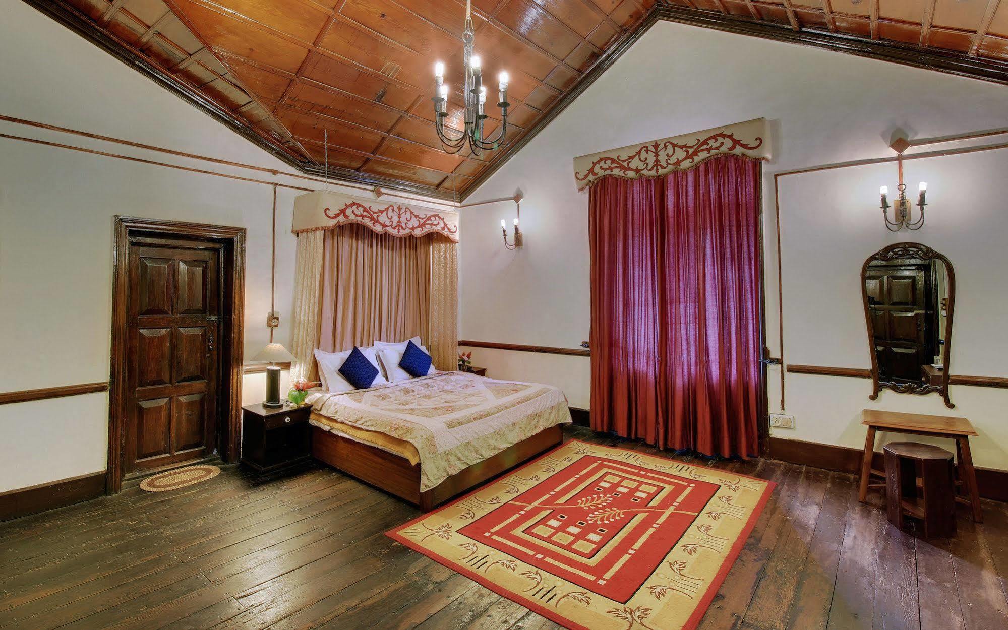 Chevron Rosemount Hotel Раникет Екстериор снимка
